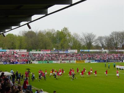 http://img.webme.com/pic/m/mettmitkartoffel/ahlen_away_cheerleader.jpg
